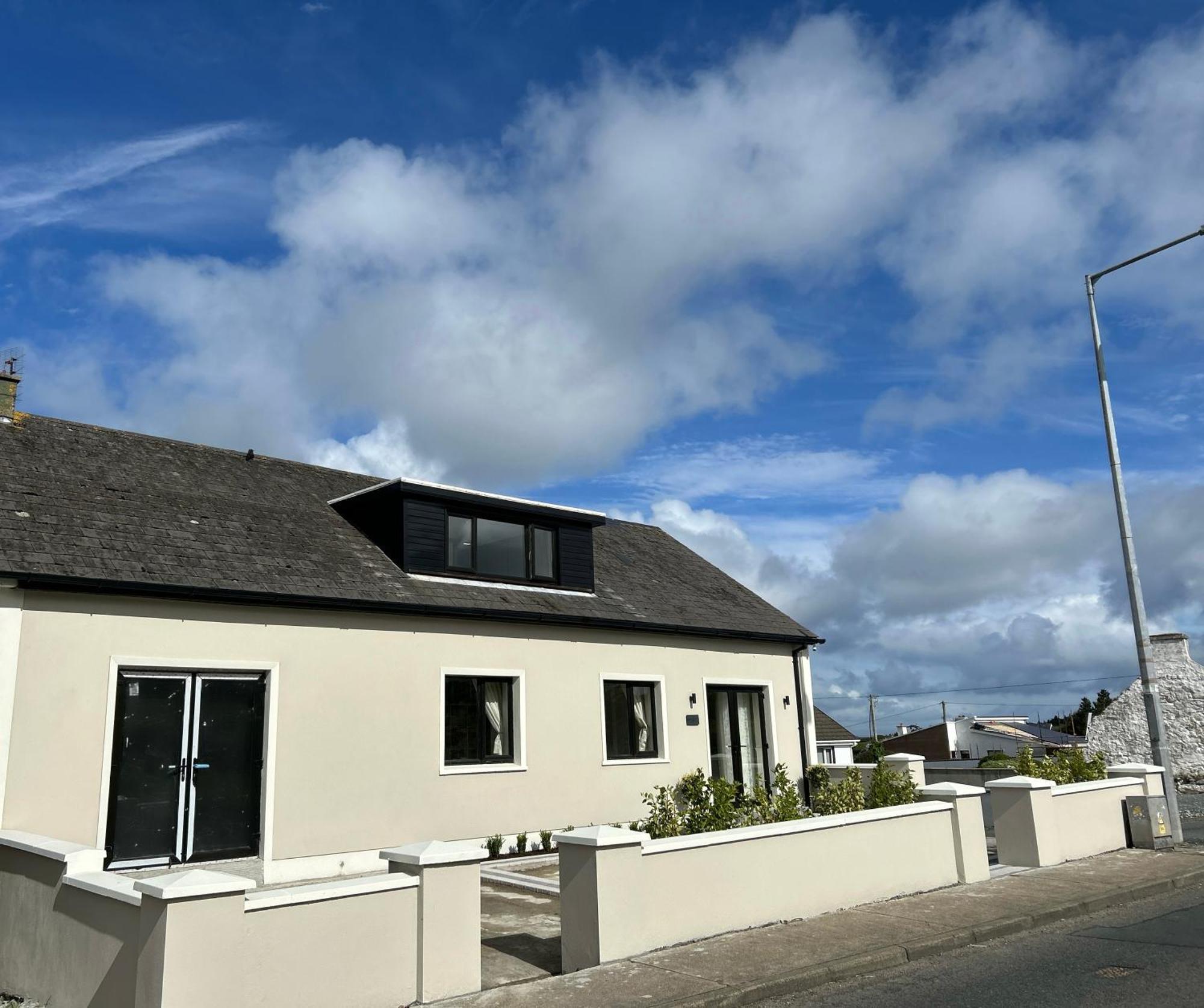 House On Main Street Bunbeg * Gweedore